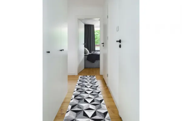 Behúň ARGENT - W6096 trojuholníky 3D sivý / čierny