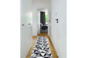 Behúň ARGENT - W6096 trojuholníky 3D sivý / čierny