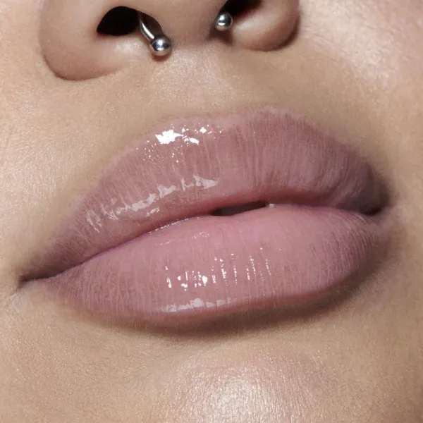MAC Cosmetics Lipglass Air hydratačný lesk na pery odtieň Behaved 5 ml