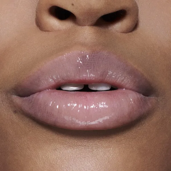 MAC Cosmetics Lipglass Air hydratačný lesk na pery odtieň Behaved 5 ml