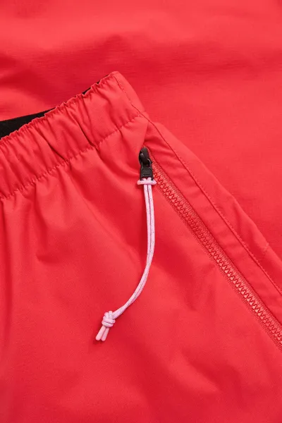 Šortky Peak Performance W Outdoor Cargo Shorts Brilliant Red/Black/