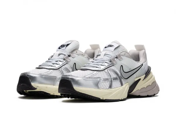 Nike V2K Run Wmns "Metallic Silver" (FD0736-100)