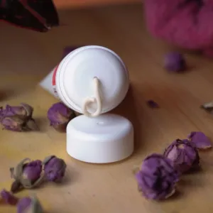 Organický krémový dezodorant  Flowers s inovatívnym aplikátorom Wooden Spoon 40 ml