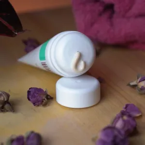 Organický krémový dezodorant Sensitive s inovatívnym aplikátorom Wooden Spoon 40 ml