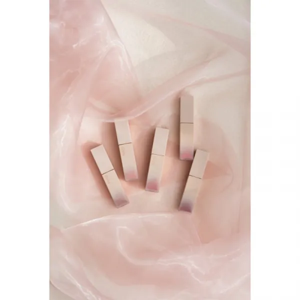 thim Satin Lip Glaze dlhotrvajúci lesk na pery s hydratačným účinkom odtieň 04 Blushed 6 g