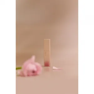 thim Satin Lip Glaze dlhotrvajúci lesk na pery s hydratačným účinkom odtieň 04 Blushed 6 g