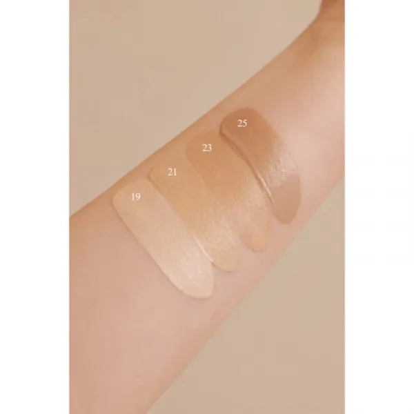 thim Luminous Skin Cushion dlhotrvajúci make-up v hubke pre rozjasnenie a hydratáciu odtieň 25 Tan 15 g