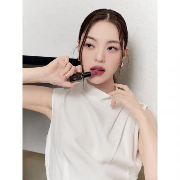 MUZIGAE MANSION Moodwear Blur Lipstick matný hydratačný rúž odtieň 007 Hippy 4 g