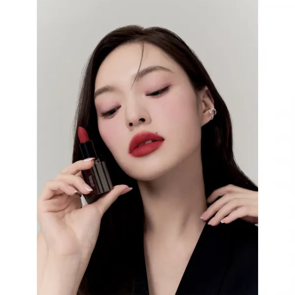 MUZIGAE MANSION Moodwear Blur Lipstick matný hydratačný rúž odtieň 008 Revenge 4 g