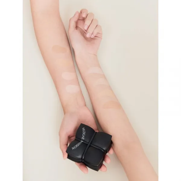 MUZIGAE MANSION Sleek Matt Cushion dlhotrvajúci make-up v hubke SPF 50+ pre dokonalý vzhľad odtieň N21 15 g
