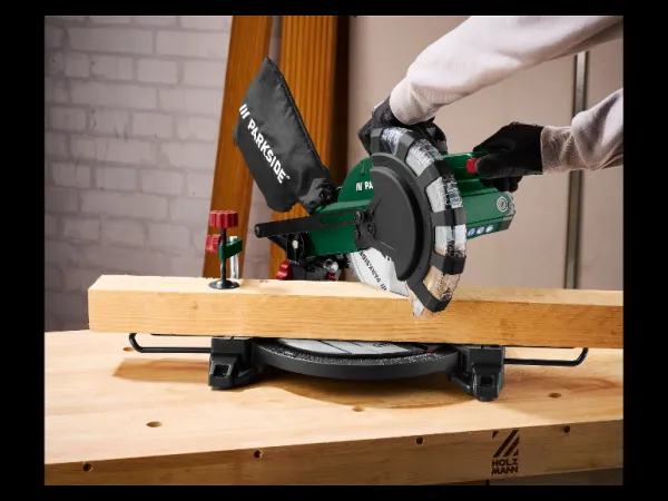 Parkside® Skracovacia a pokosová píla PKS 1500 C4