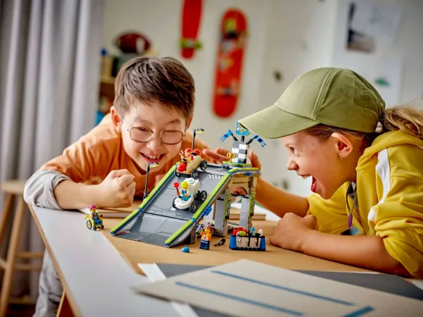 LEGO® City 60460 Tvoje pravidlá Pretekárska dráha s rampami