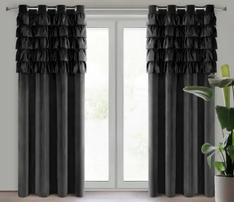 Elegantnýzamatovýzáveszdobenývolánom-čiernyŠírka:140cm|Dĺžka:270cm