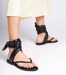 Gemre Čierne žabky viazané okolo nohy Santrium