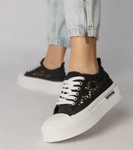 Gemre Čierne dámske tenisky sneakersy s ažúrovým vzorom Runna