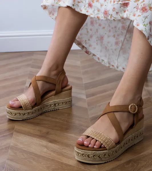 Gemre Hnedé sandále espadrilky na klinovom podpätku Sywiera