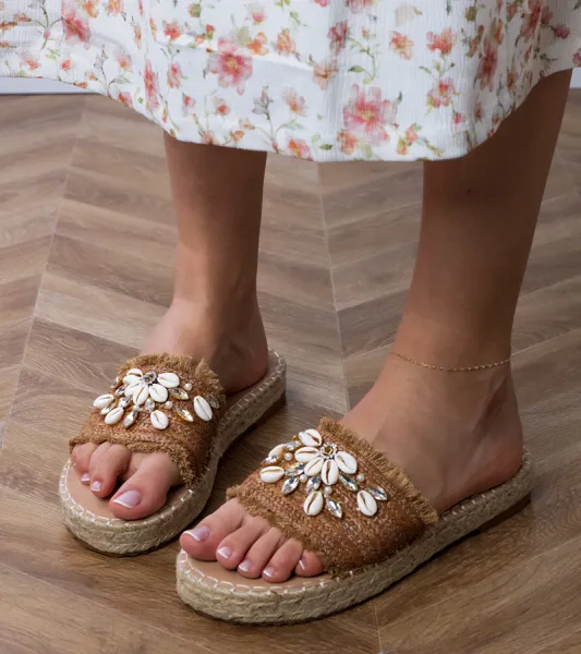 Gemre Hnedé pletené espadrilky s morskými mušľami