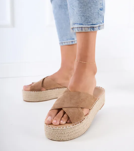 Gemre Hnedé šľapky espadrilky s remienkami na platforme Jerisa