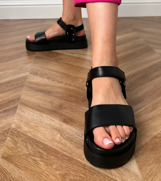 Gemre Čierne sandále z eko kože na platforme Trensi