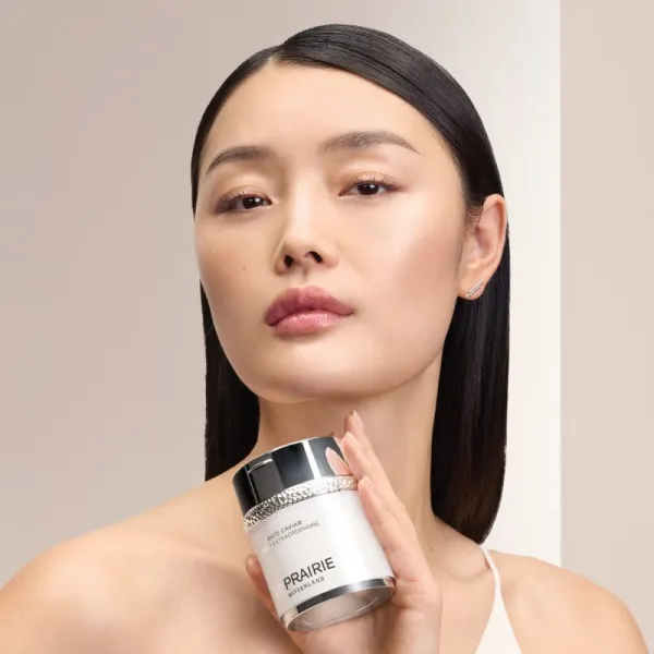 La Prairie White Caviar Crème Extraordinaire denný a nočný krém pre rozjasnenie pleti 60 ml