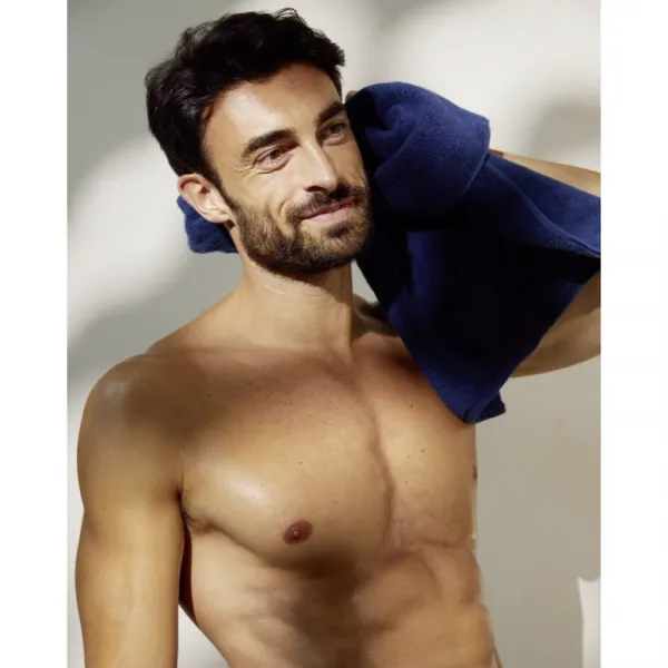 NIVEA MEN Sensitive Power posilňujúci šampón pre citlivú vlasovú pokožku 250 ml