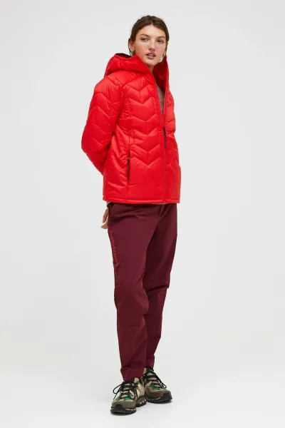 Bunda Peak Performance W Elevate Liner Hood Brilliant Red/Black/