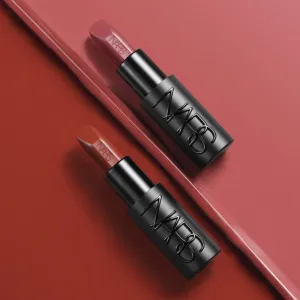 NARS Explicit Lipstick saténový rúž odtieň DECADENCE 3.8 g