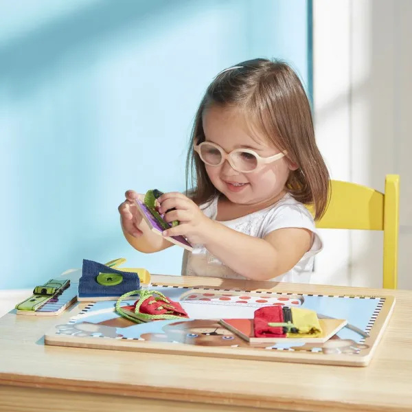 Melissa & Doug základné učenie obliekanie