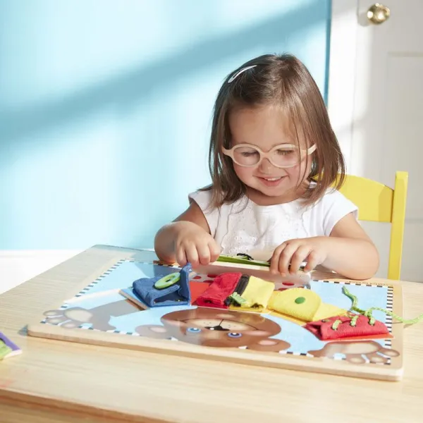 Melissa & Doug základné učenie obliekanie