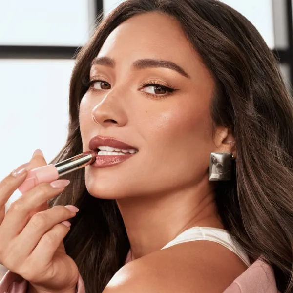 MAYBELLINE NEW YORK Lifter Glaze intenzívny hydratačný balzam na pery s vysokým leskom odtieň 001 Clear Crave 2.8 g