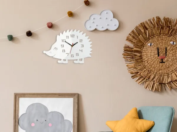 ModernClock Nástenné hodiny Ježko biele