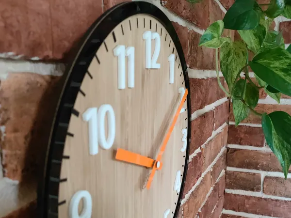 ModernClock Nástenné hodiny Karina hnedé