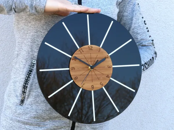 ModernClock Nástenné hodiny Leon čierne