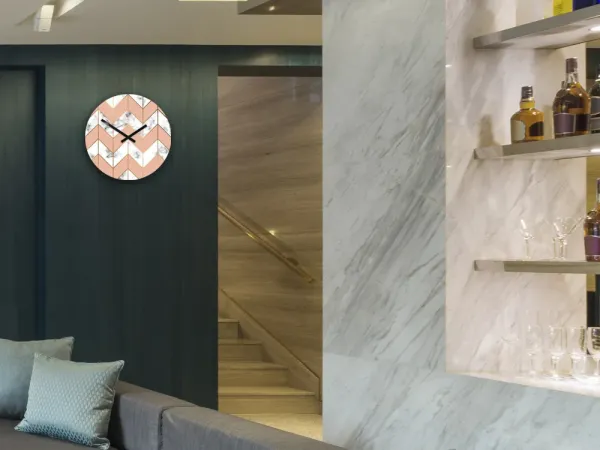 ModernClock Nástenné hodiny Marble bielo-ružové