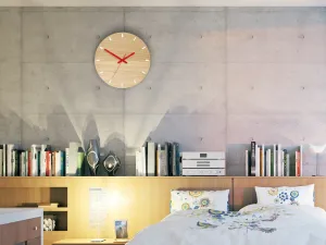 ModernClock Nástenné hodiny Solo Wood hnedo-červené