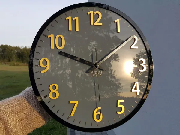 ModernClock Nástenné hodiny Phil čierne