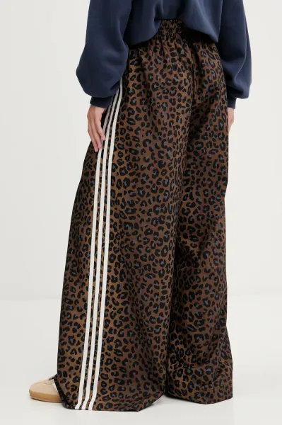 Tepláky adidas Originals hnedá farba, vzorované, JW7302