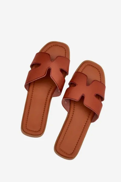 Boto Dámske Ploche Sandále S Výrezmi Camel Salyra