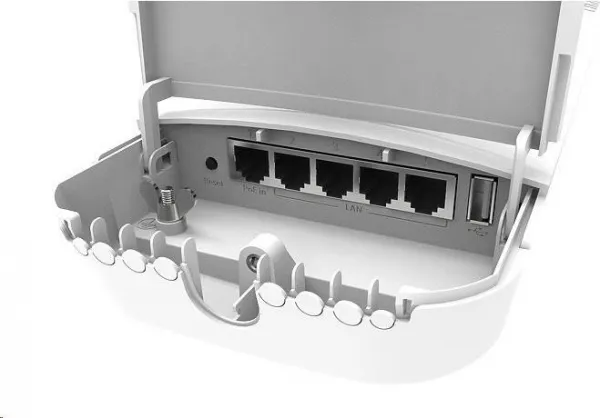 MikroTik RouterBOARD OmniTik 5 ac PoE, 720MHz CPU, 128MB RAM, PoE out,5x GLAN,5GHz Wi-Fi, 2x7.5dBi, 802.11a/n/ac, vrátane. L4