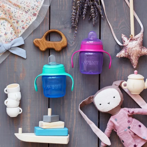 Philips AVENT Hrnček pre prvé dúšky Klasik 200 ml s držadlami dievča+darček PETITE&MARS Miska 6m+