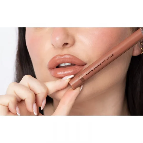 MUA Makeup Academy Satin Sheen saténový rúž odtieň Sincere 1,5 g