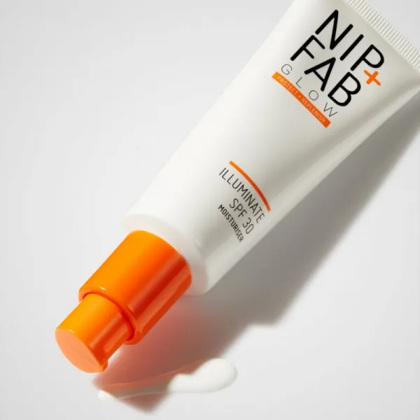 NIP+FAB Glow Illuminate rozjasňujúci pleťový krém SPF 30 50 ml