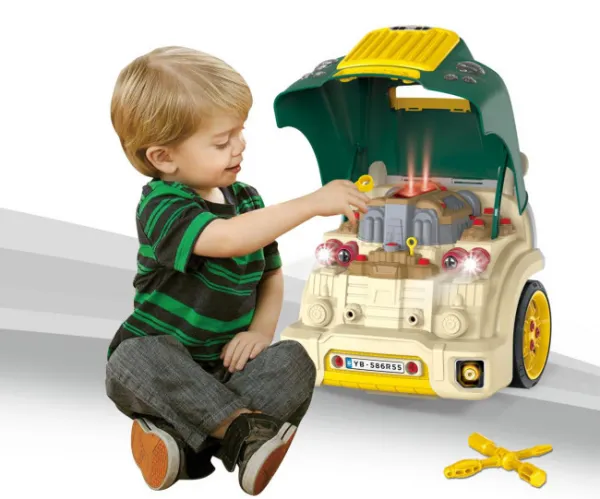 Realistický model prednej časti auta s otváracou kapotou Milly Mally N-GINE green