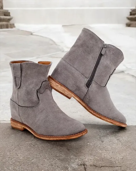 Resti cowboy-style boots on a covered wedge Patorias