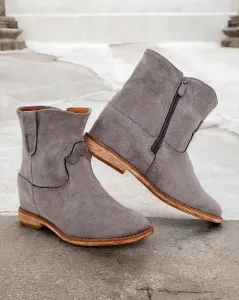 Resti cowboy-style boots on a covered wedge Patorias
