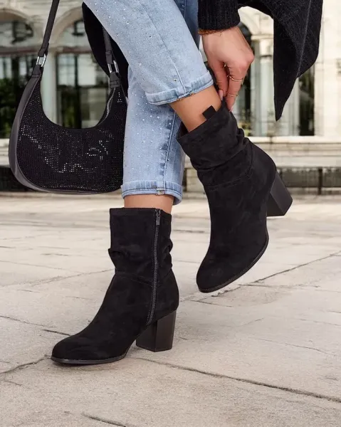 Resti Women's boots on a post Omiese