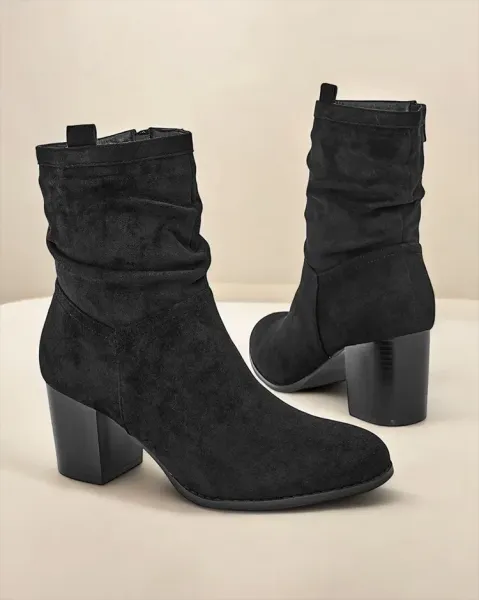 Resti Women's boots on a post Omiese