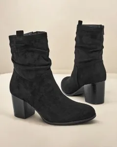 Resti Women's boots on a post Omiese