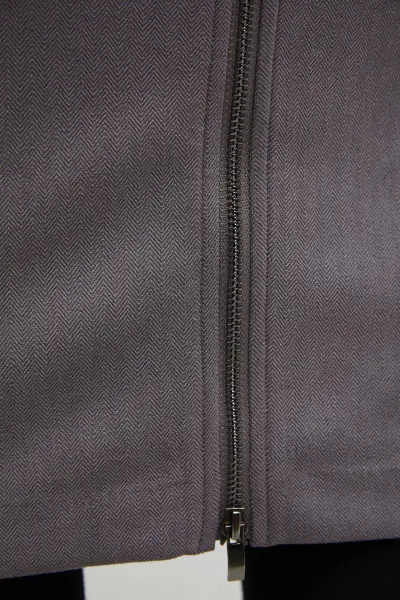 Pencil skirt with shiny thread