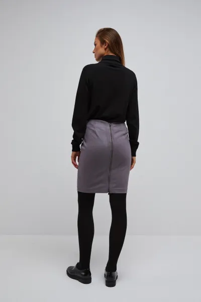 Pencil skirt with shiny thread